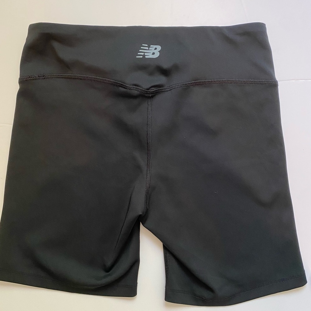 NEW BALANCE Sleek High Rise Bike Running Shorts Size Medium - Picture 4 of 6